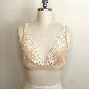Wacoal Lace Bralette 34 Tan White Feminine Romantic Triangular Lace Bra Nude